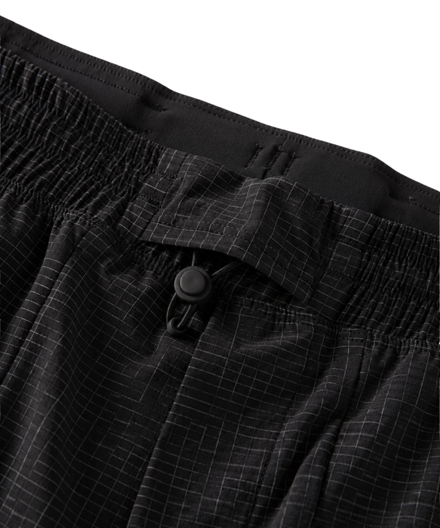 AeroEase Grid Performance Shorts (7” Inseam)