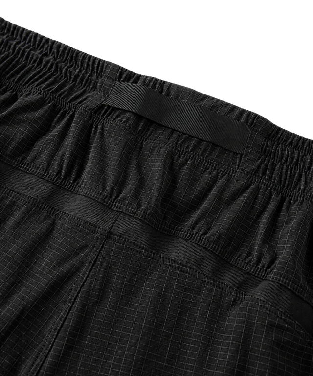 AeroEase Grid Performance Shorts (7” Inseam)